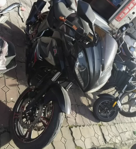 19年五月份上牌 费用一整年,车况极品,现...