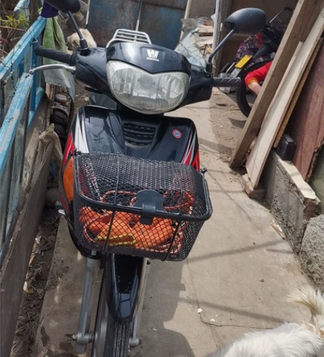 豪爵喜运110-2c，非常省油的一款弯梁摩...