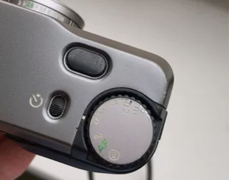 contax t2 钛黑 灰 手动对焦模式...