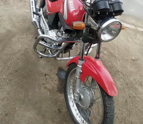 雅马哈天剑摩托车一辆，全车无磕碰无拆修百分...