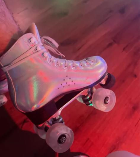 酷跑双排轮滑鞋 9 成新 感兴趣的话点“我...