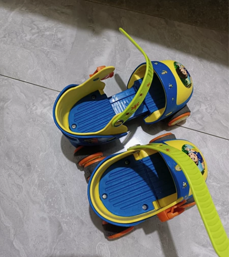 幼儿双排溜冰鞋，套着鞋使用，最短内长15....