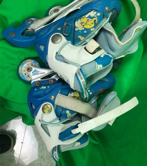 轮滑鞋…适合12三岁左右 感兴趣的话点“我...