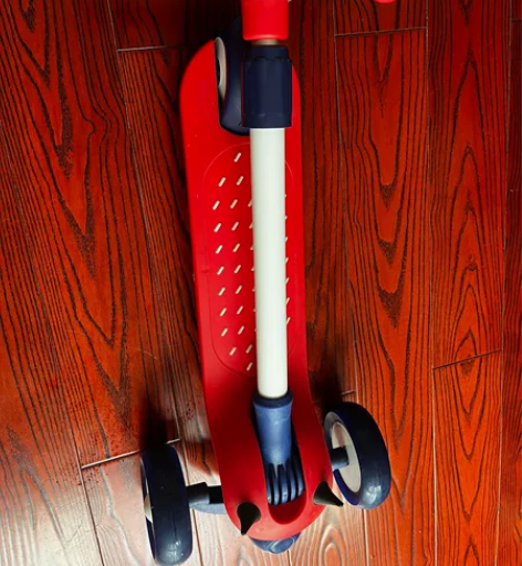 出库伊儿童滑板车，九成新，没有在户外玩过 ...