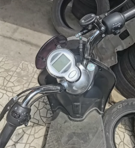 雅迪龟王72V电动车，车况良好，9.5层新...