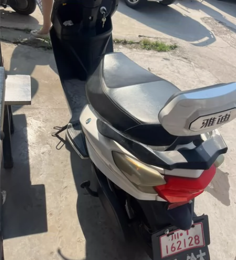 72伏雅迪电动车，4月份才换的电瓶，后轮也...