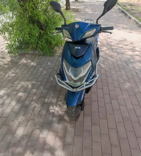 雅迪电动车，轮胎新60-20电池。 感兴趣...