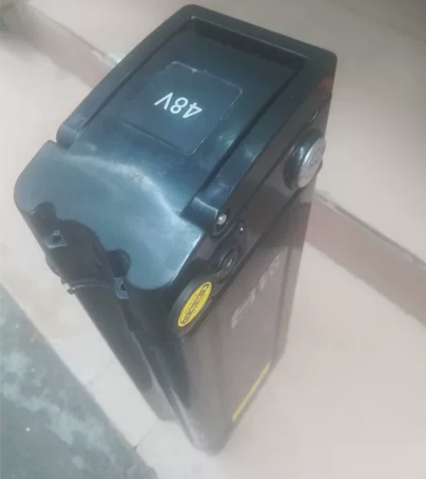 9成新电动自行车锂电池48V8AH电瓶 品...