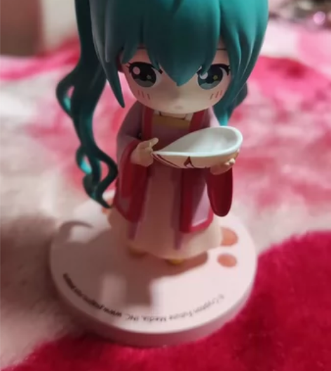 初音未来手办，抓娃娃动漫城换的盲盒开出来的...