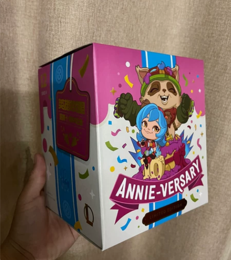 英雄联盟十周年限定安妮与提伯斯 感兴趣的话...