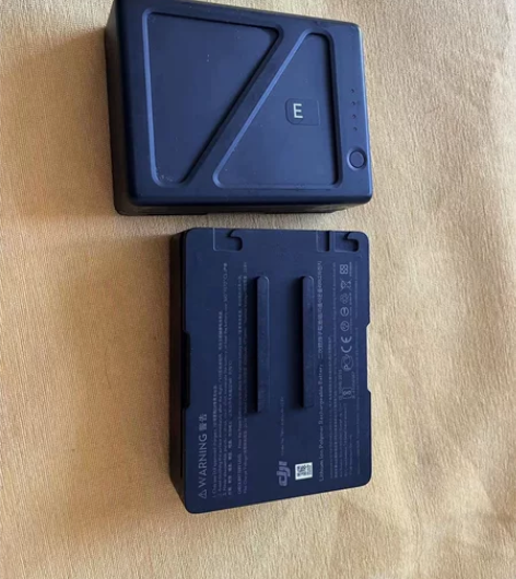 大疆悟2原装TB50智能电池，很多组，两个...