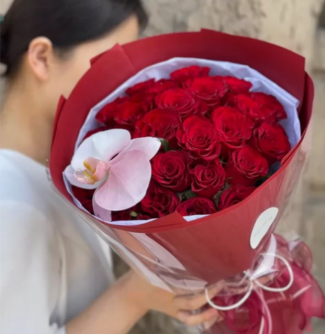 我有家鲜花店，在西湖区城西周边，预定鲜花可...