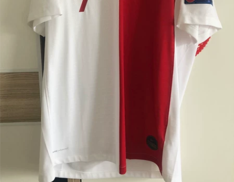 波兰国家队限量版球员版球衣 ，L碼，全新，...