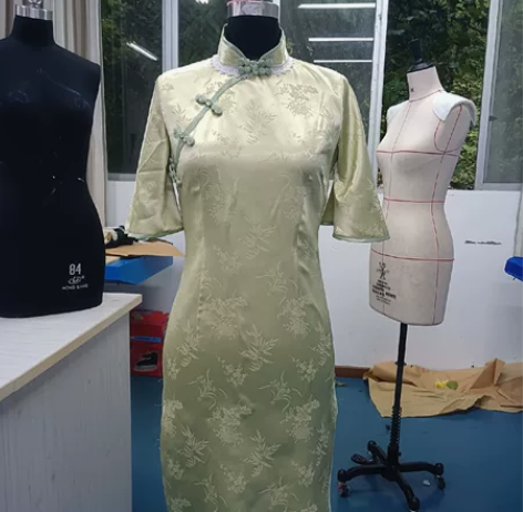 服装设计旗袍作业 旗袍全手工，有内衬，一旦...