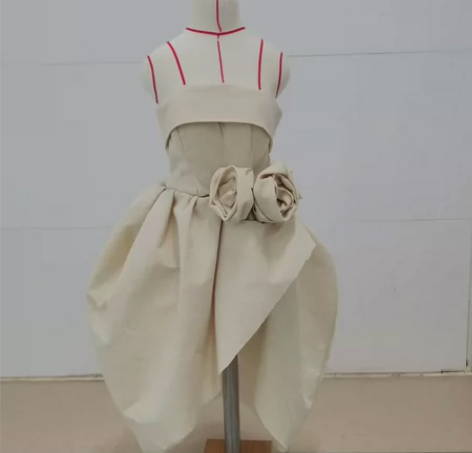 服装设计立裁作业 二分之一人台 衣服和人台...