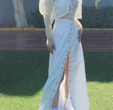 服装设计结课作业 衣服花了大概三百块钱 用...