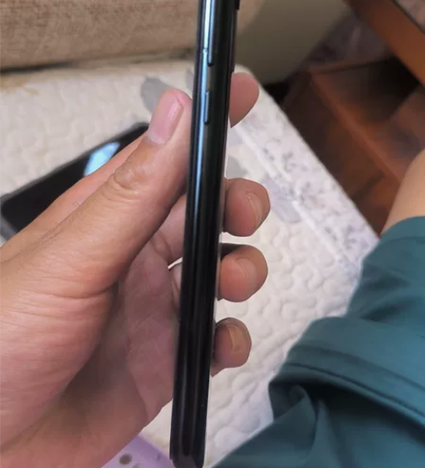 畅享9，4?128g，轻微使用痕迹九成新。...