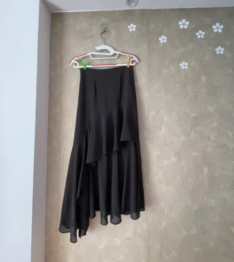 全新不对称裙摆大摆长半裙黑色 绝美荷叶边裙...