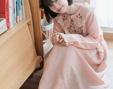 木茶出品日系少女娃娃领刺绣宽松棉麻中长裙森...