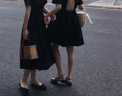 HEYGIRL 露背黑色连衣裙女赫本小黑裙...