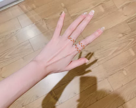 南红玛瑙戒指 标价为一只戒指，非常秀气百搭...