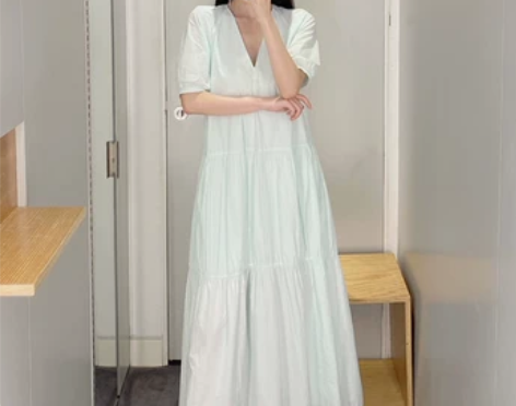 极简cos风浅绿色宽松拼接清新通勤短袖蛋糕...