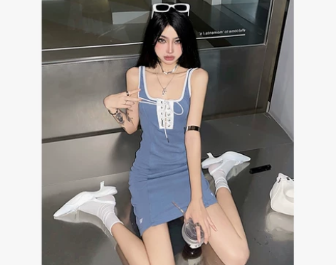 Turn up/陳腿儿 辣妹绑带吊带连衣裙...