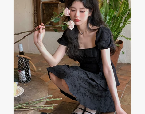 优秀的美蟹 法式复古方领黑色连衣裙女夏收腰...