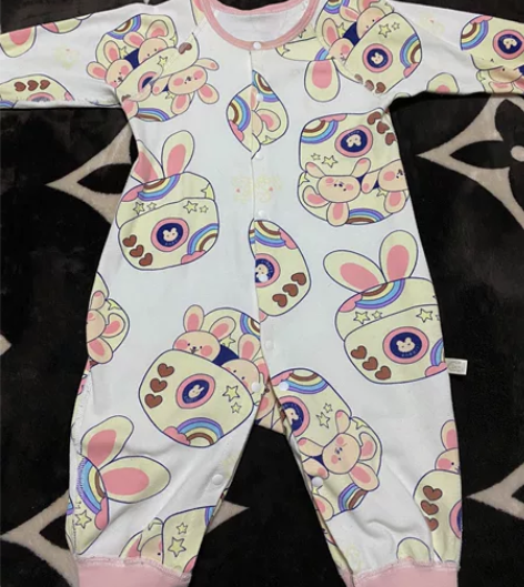 连体衣80码和90码，纯棉的，基本上挺新的...