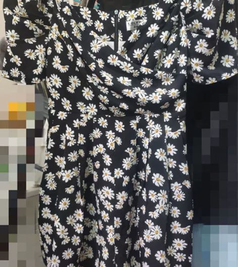 包邮出小雏菊连体裤一件,S码 感兴趣的话点...