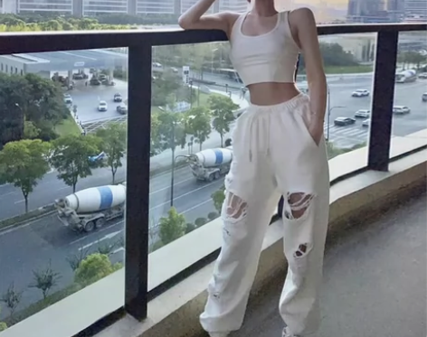 破洞休闲裤，白色均码 感兴趣的话点“我想要...