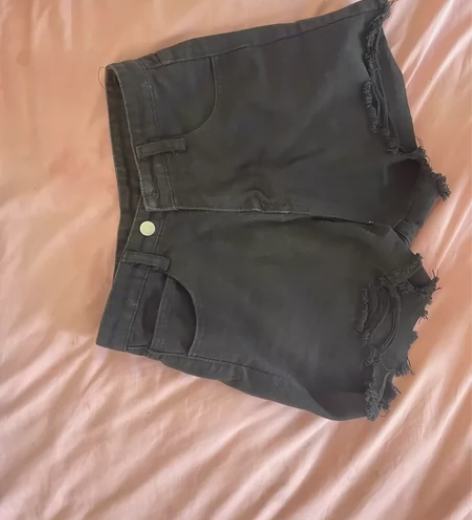 黑色短裤m码基本上没穿过放着都落灰了 感兴...