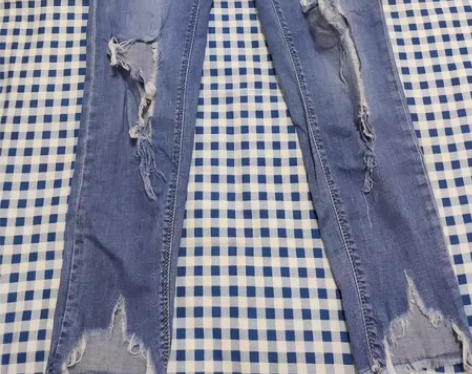 森马女士破洞牛仔裤 (邮费可商量 最低寄出...