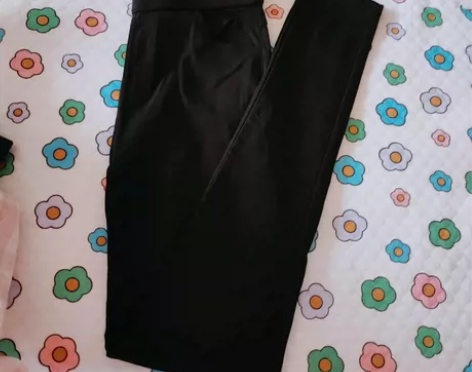 品牌铅笔裤一条，有两条。一条25.99元，...