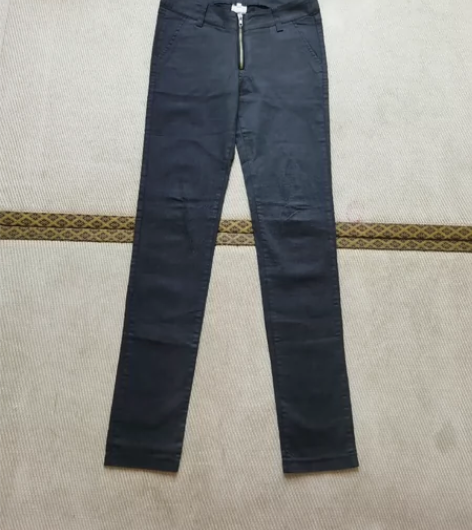 灰黑色小脚铅笔裤 s号。日本制造 日本旅游...