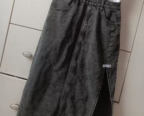 本人最喜欢的背带牛仔裤。喜欢的可以进来喜欢...