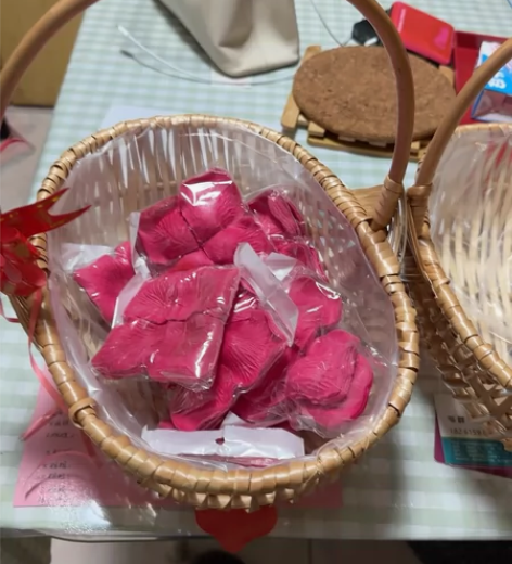 结婚撒花瓣竹篮里2个，60元2只，送花瓣！...
