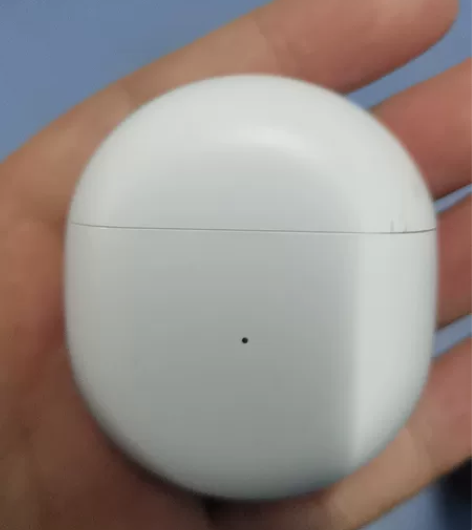 一加无线蓝牙耳机，只剩耳机仓，有一点轻微裂...