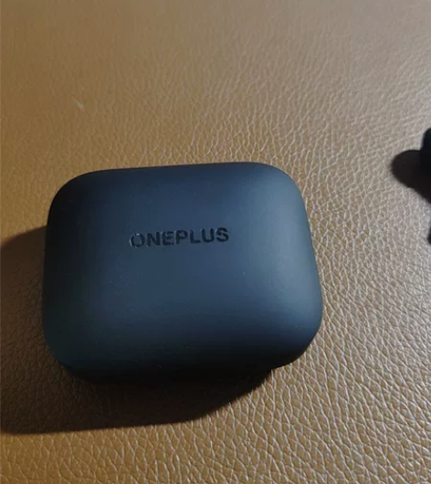 出一加真无线蓝牙耳机，左耳＋充电仓，右耳丢...