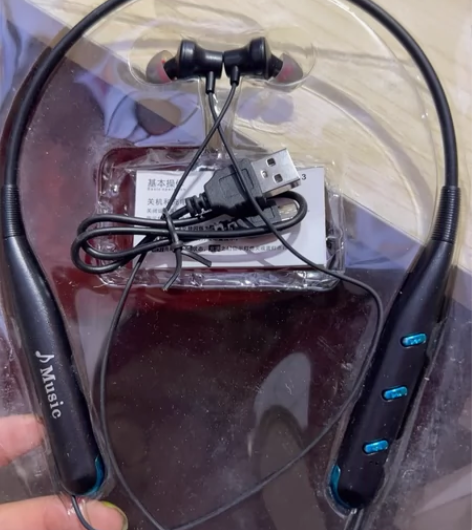 运动耳机  全新未使用如图包装盒有点烂  ...