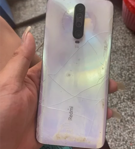 红米k30，不开机，主板修过，没修好，报废...