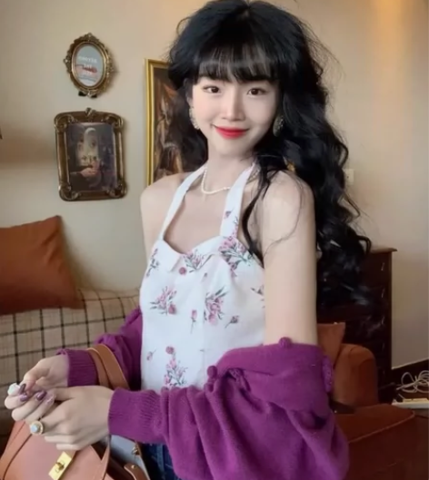 欣子野【白玫瑰】百搭玫瑰印花性感挂脖小众背...