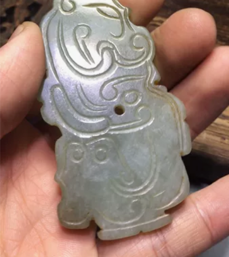 老玉古龙玉佩 品相如图  和田玉质 工艺精...