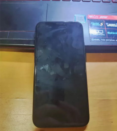 iPhone x黑色 四角屏幕后盖均无划痕...