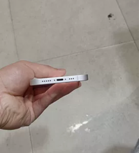12 内存 128的成色很新一直贴膜带壳使...
