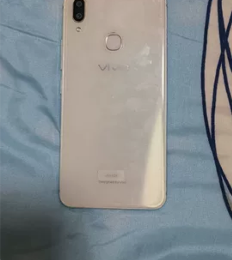 当时两三千买的呢vivox21i 6+64...