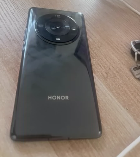 荣耀魔术3pro全原无拆无修，屏幕有划痕，...