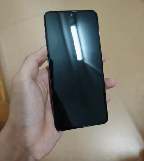 黑鲨 4，6+128， 整体成色还行。边框...