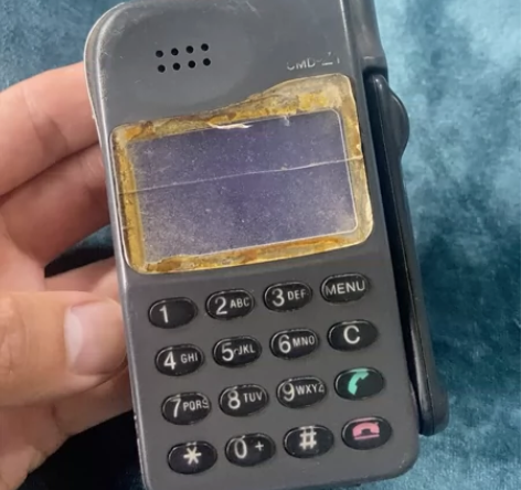 索尼鸵鸟手机 纯摆设品 坏的！！！ 屏幕裂...