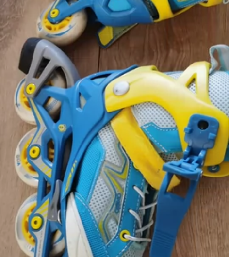 轮滑鞋，29—32码，迪卡侬一千多买的，穿...